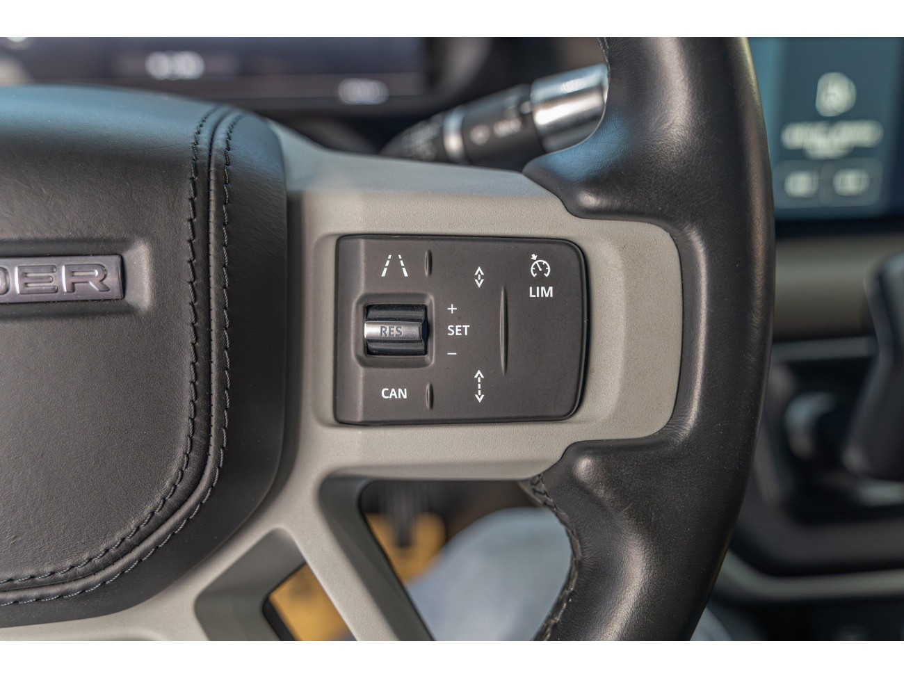 Land Rover Defender 2020