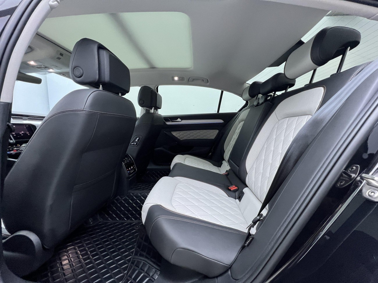 Volkswagen Magotan 2025