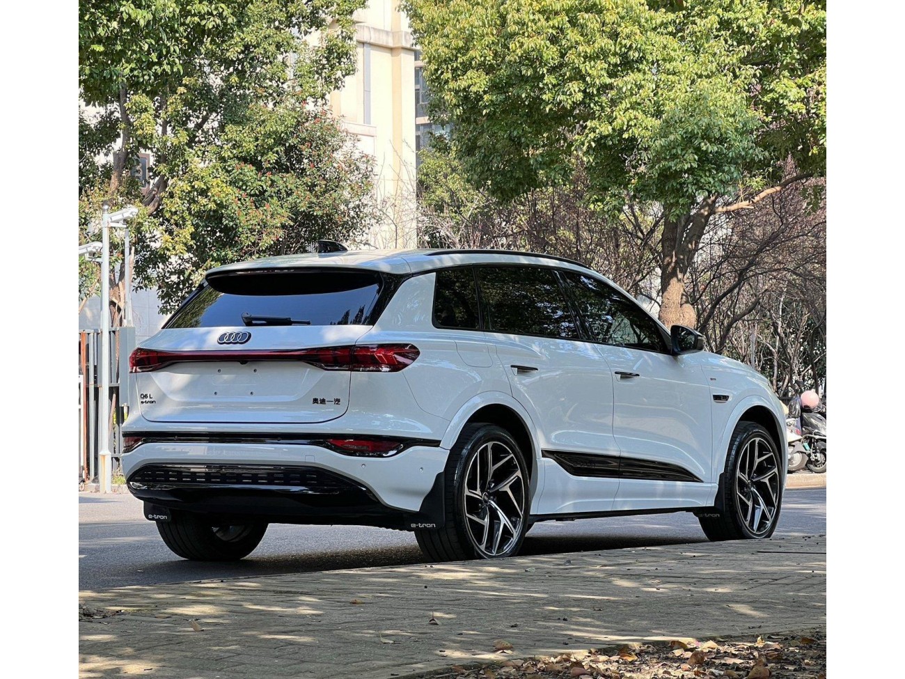 Audi e-tron 2025