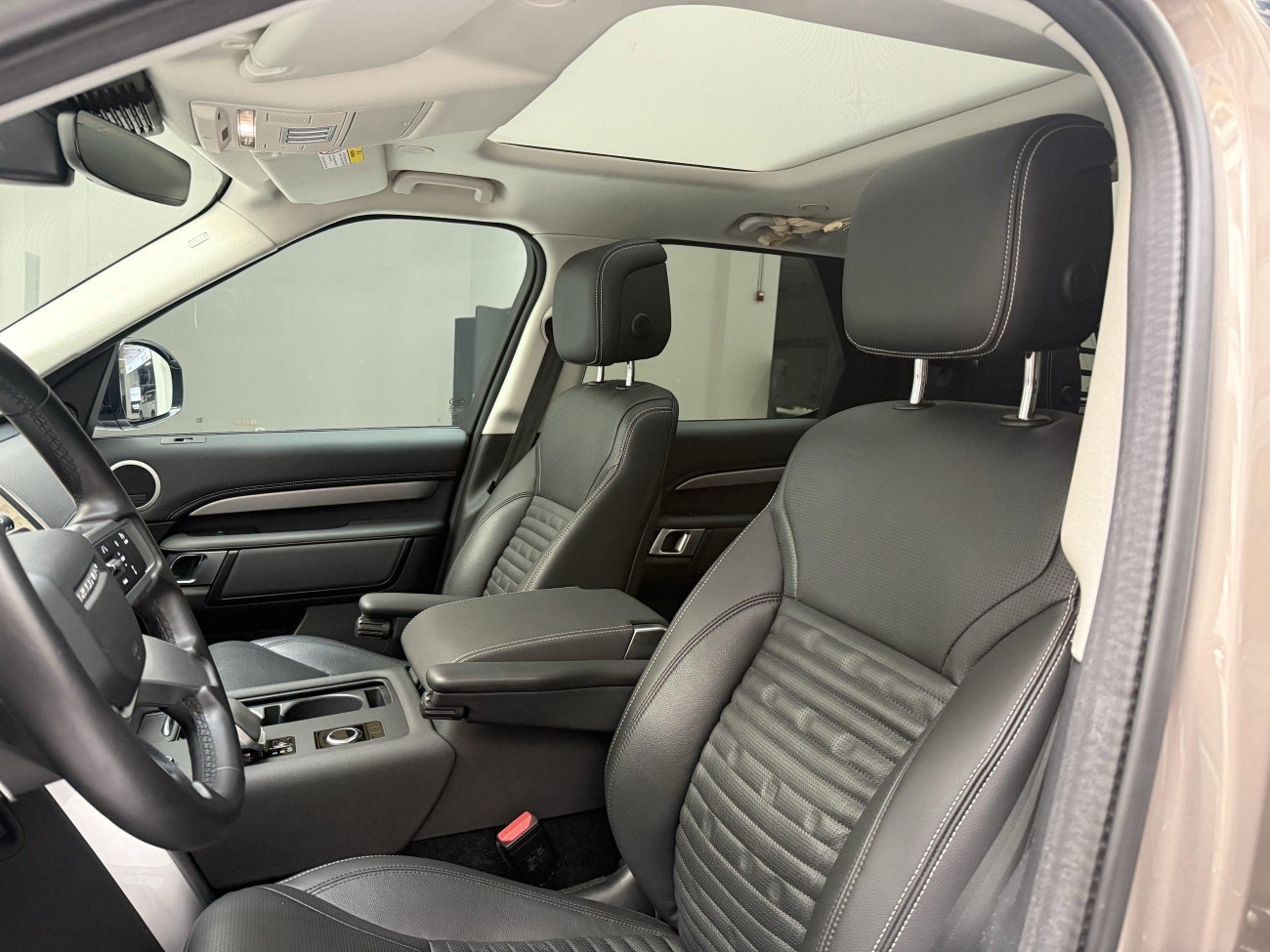 Land Rover Discovery 2024