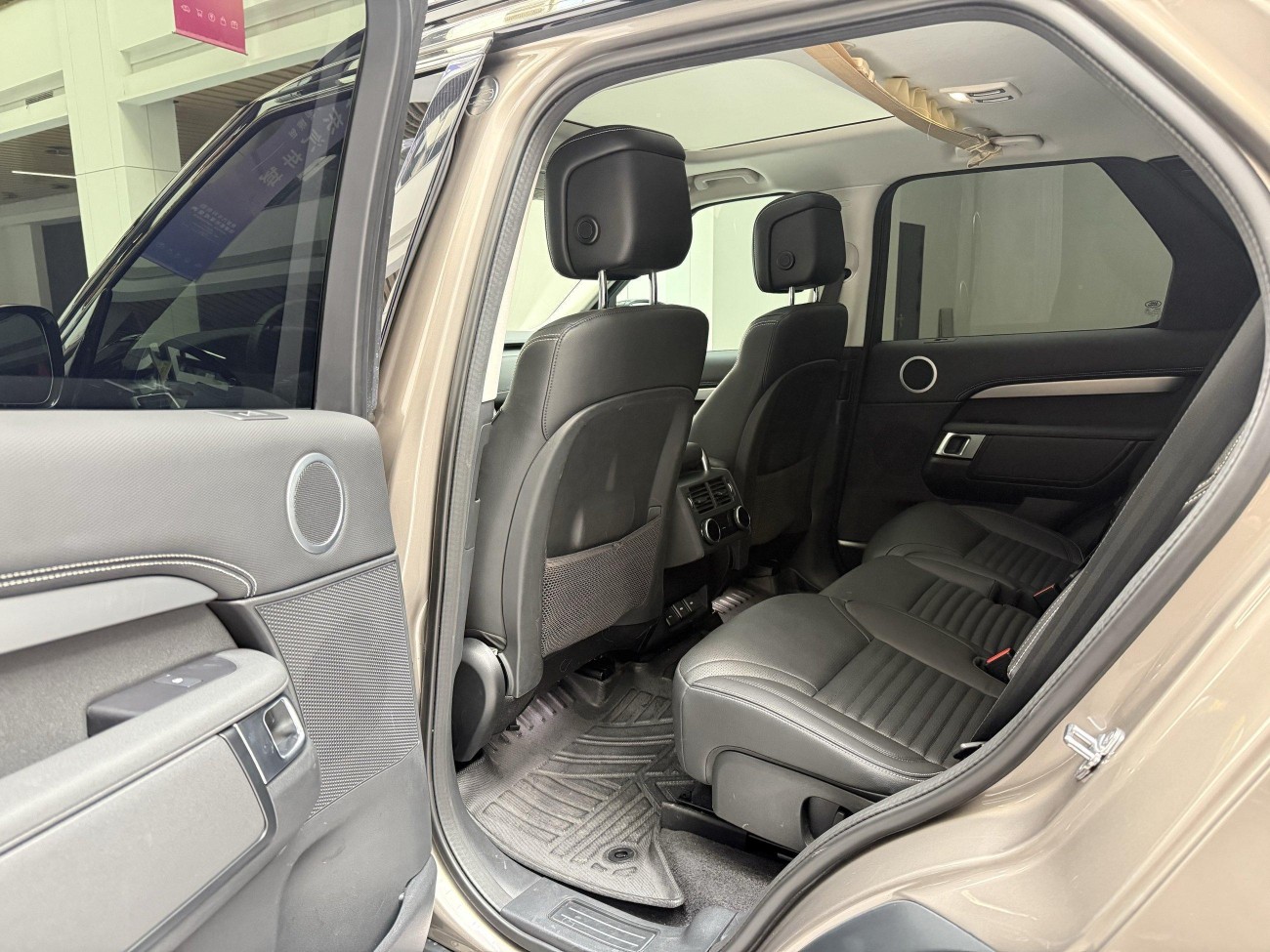 Land Rover Discovery 2024