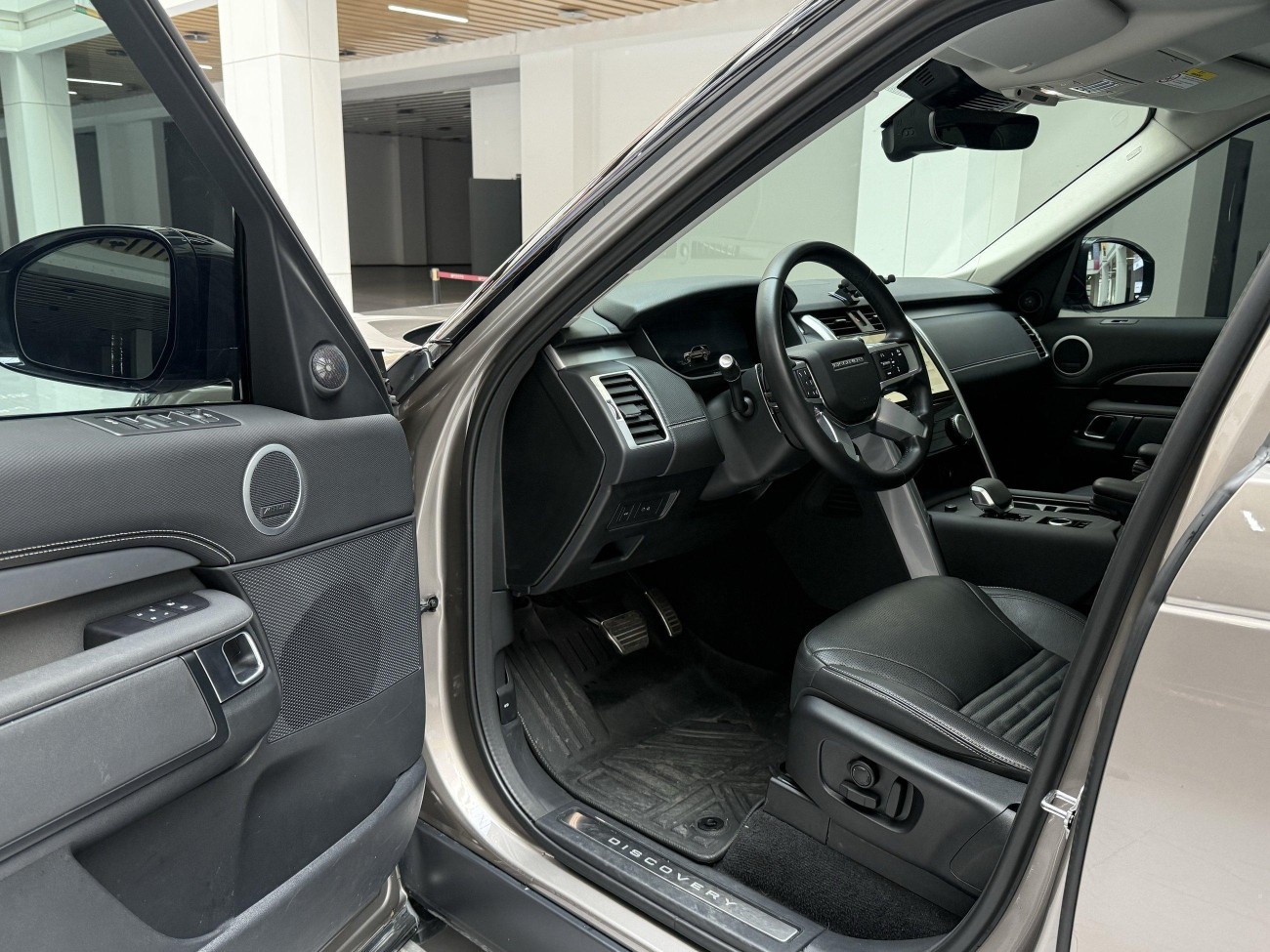 Land Rover Discovery 2024