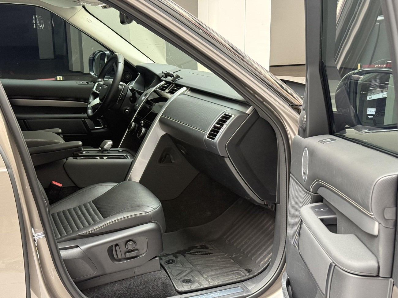 Land Rover Discovery 2024