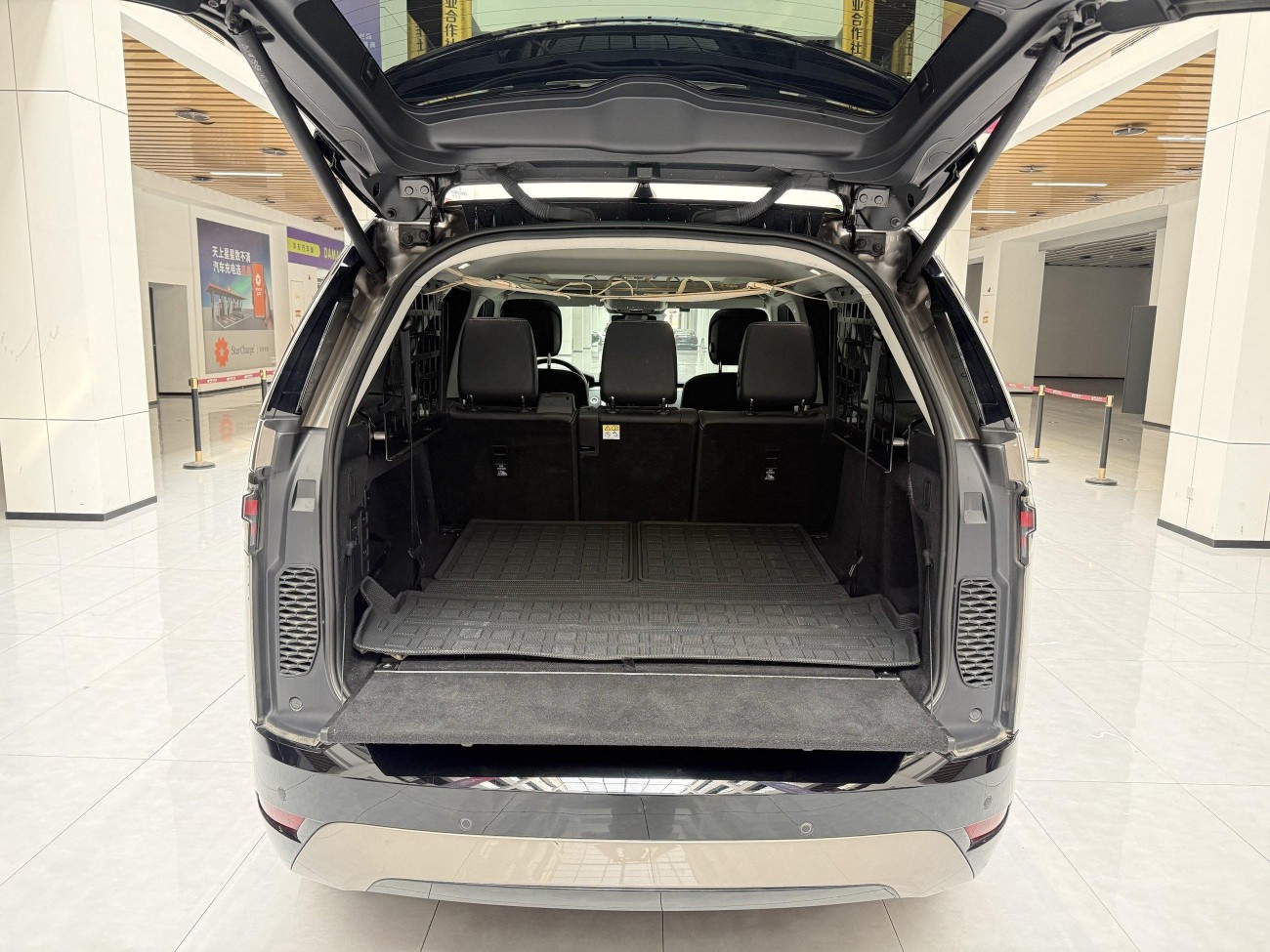 Land Rover Discovery 2024