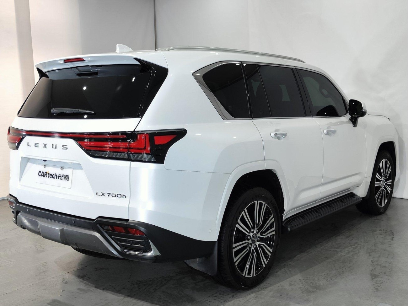 Lexus LX 700h 2025