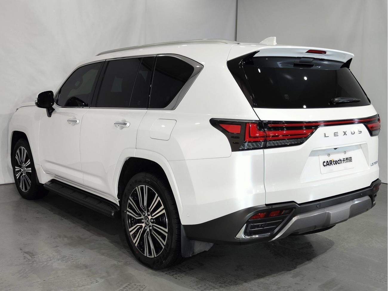 Lexus LX 700h 2025