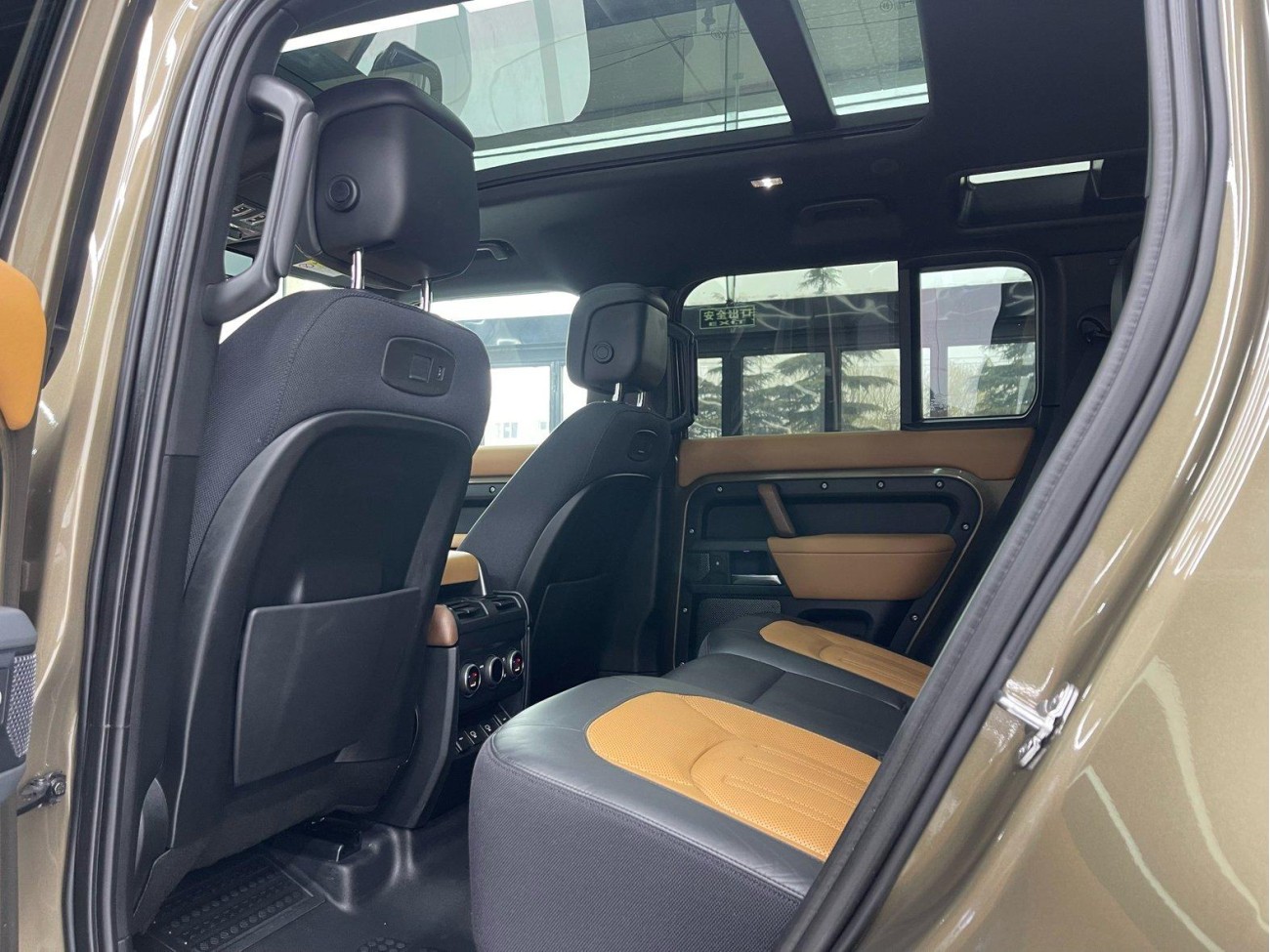 Land Rover Defender 2021