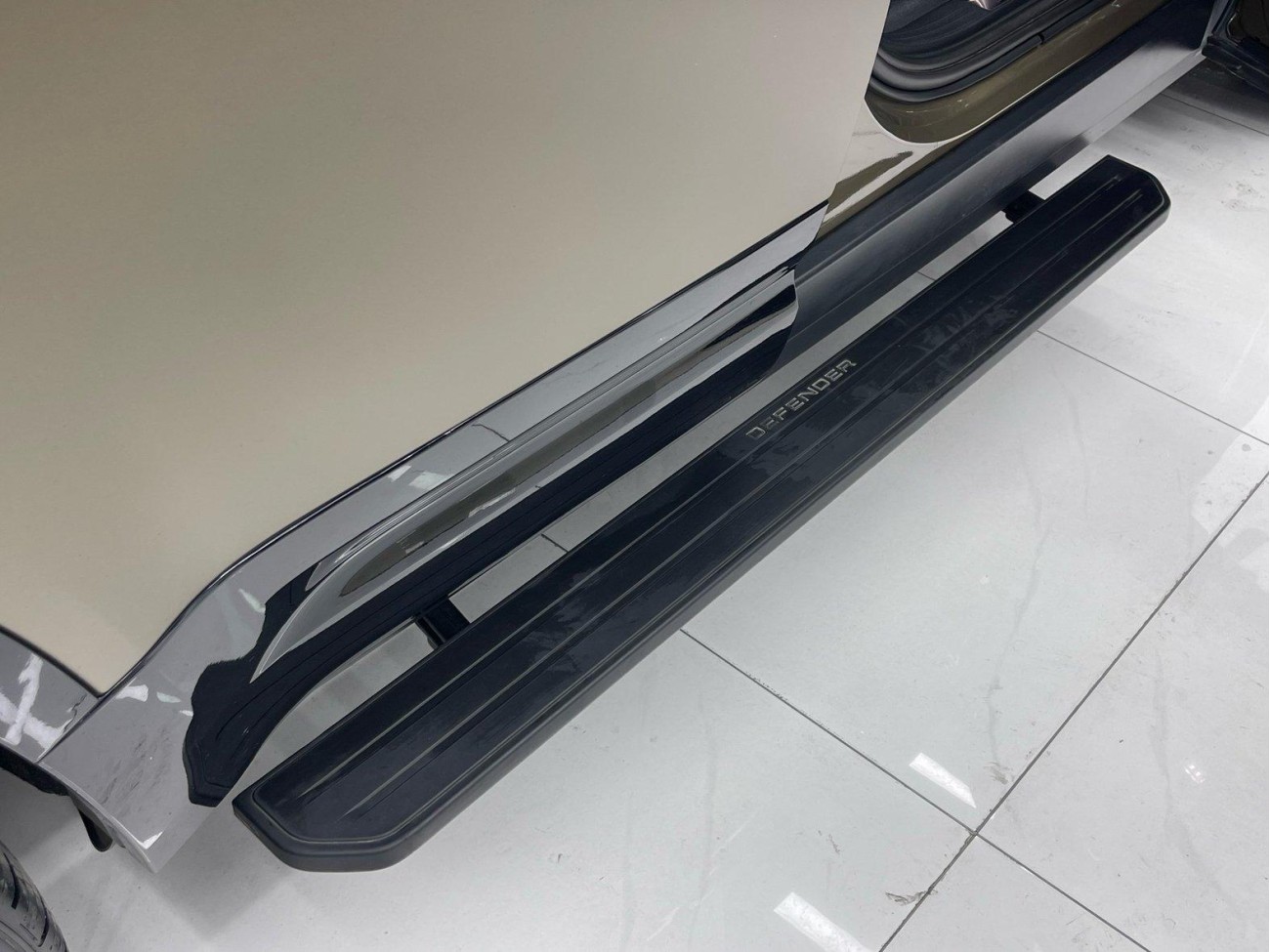 Land Rover Defender 2021