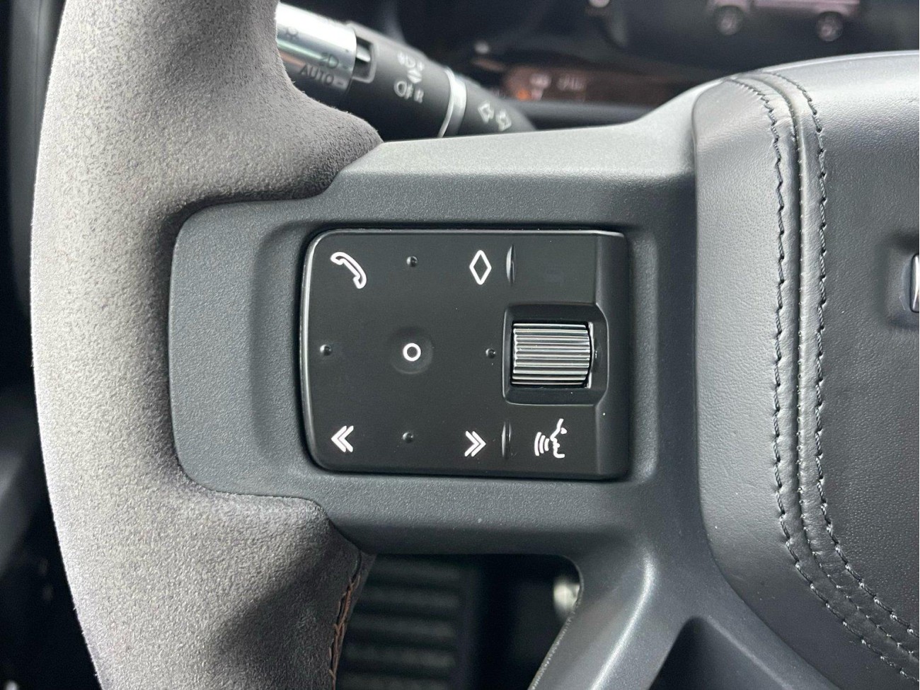 Land Rover Defender 2021