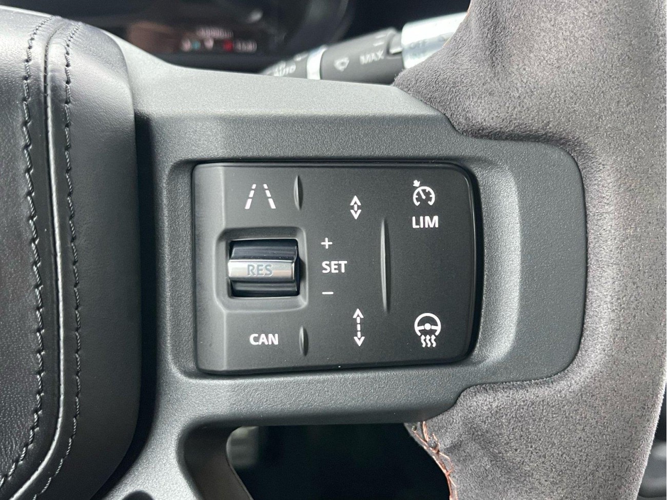 Land Rover Defender 2021