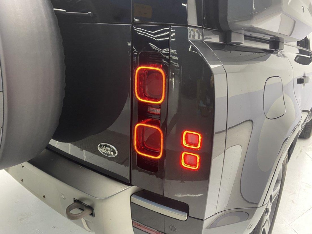 Land Rover Defender 2023