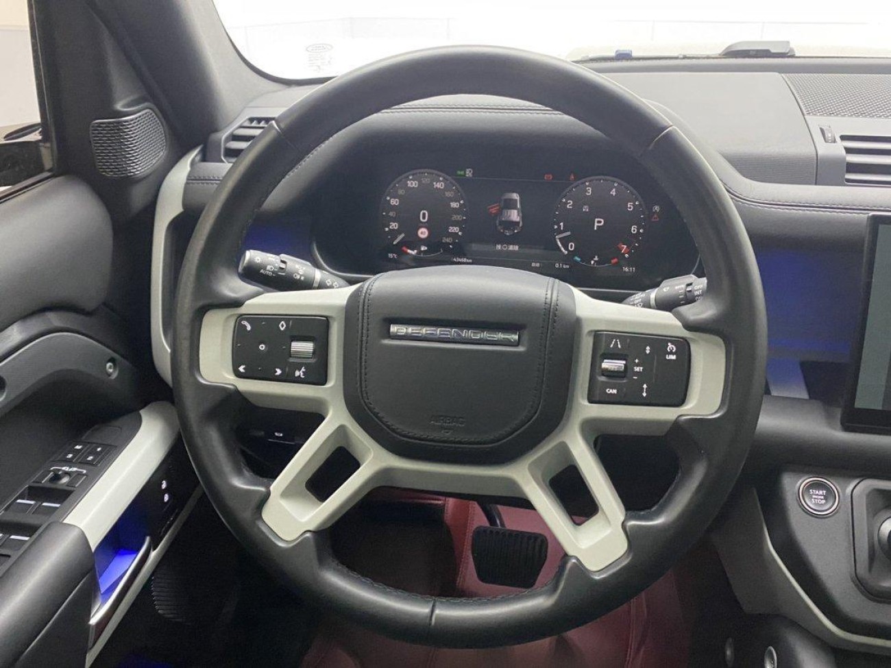 Land Rover Defender 2023