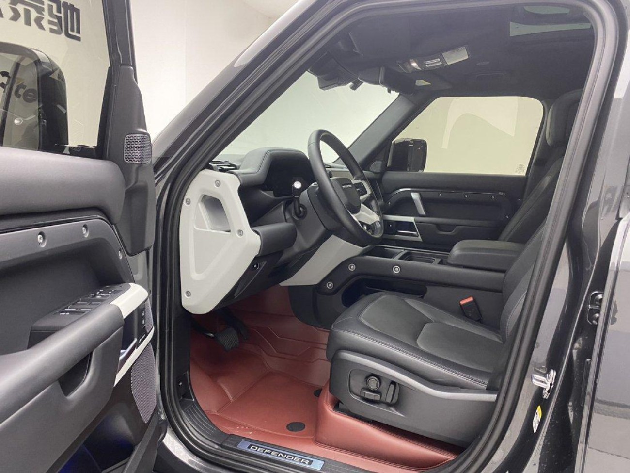 Land Rover Defender 2023