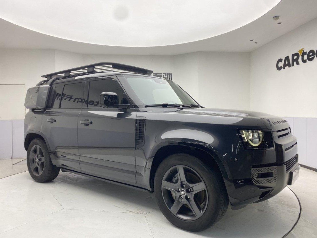 Land Rover Defender 2023