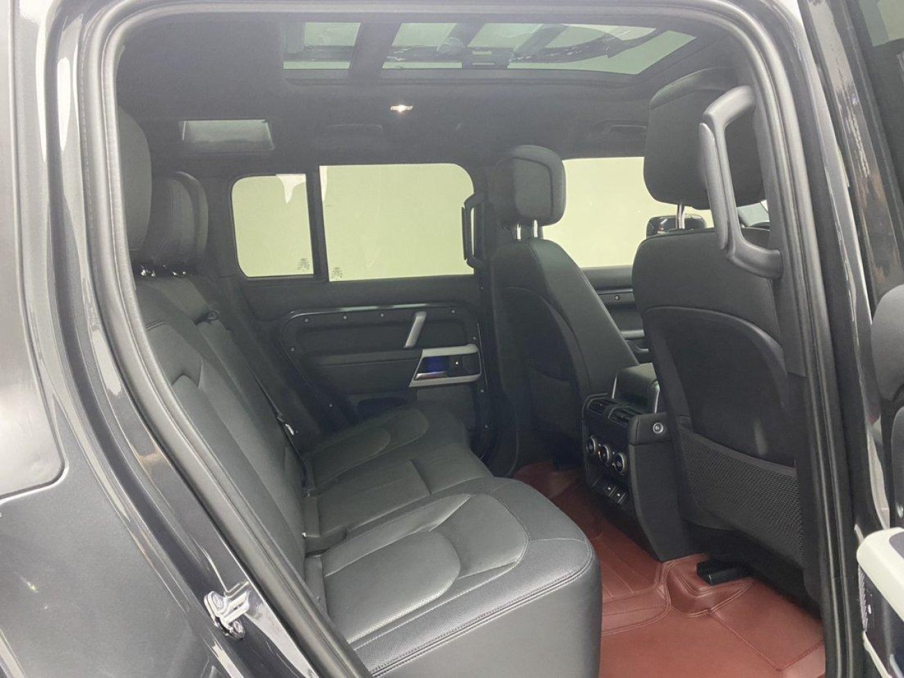 Land Rover Defender 2023