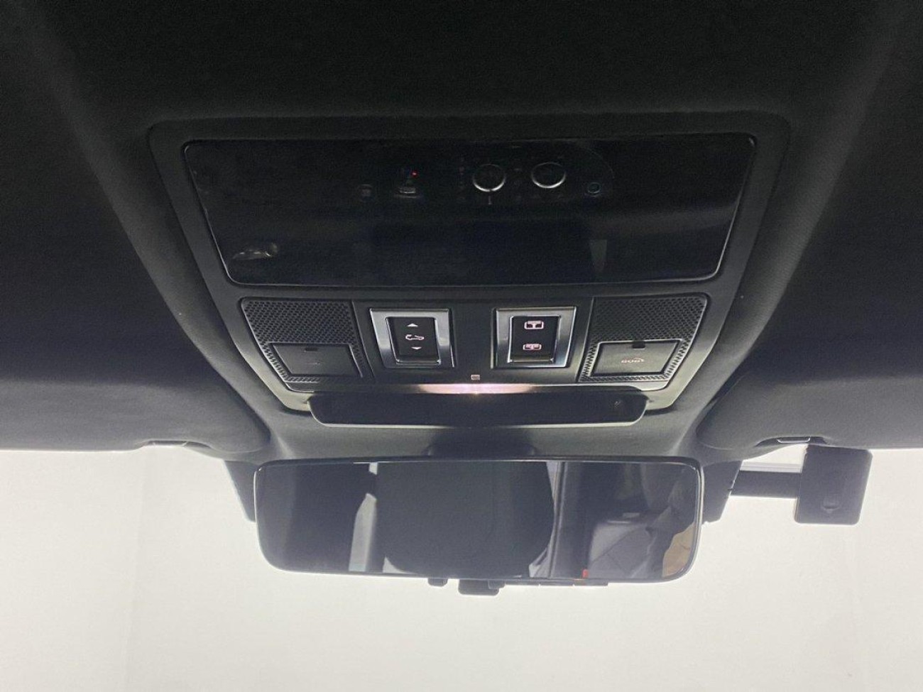 Land Rover Defender 2023