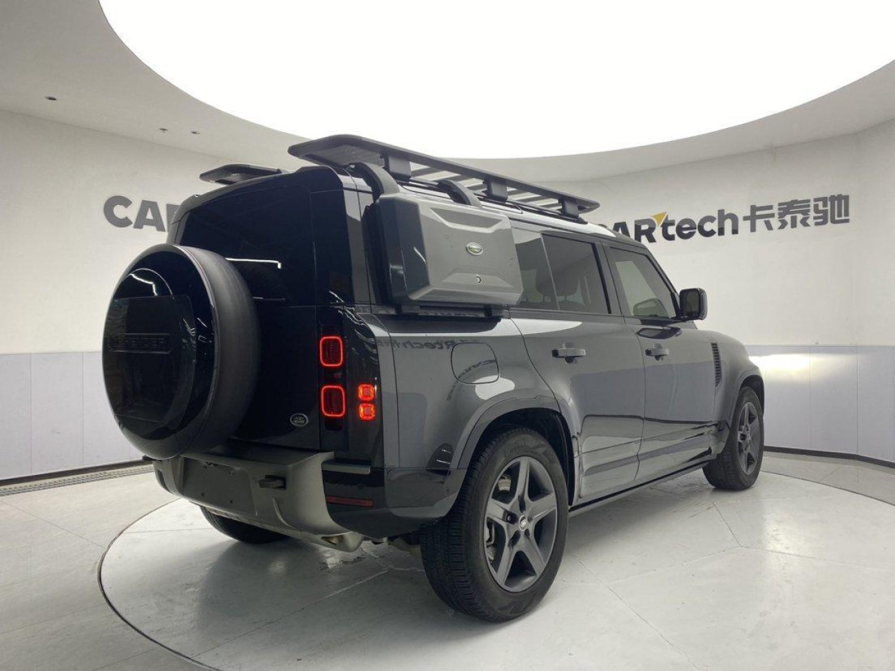 Land Rover Defender 2023