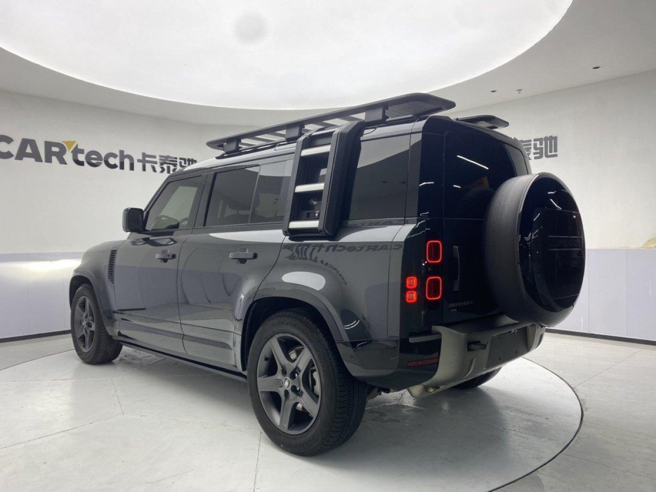 Land Rover Defender 2023