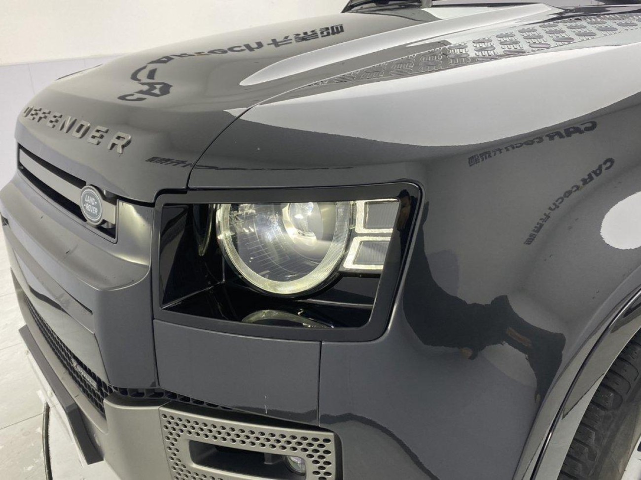 Land Rover Defender 2023