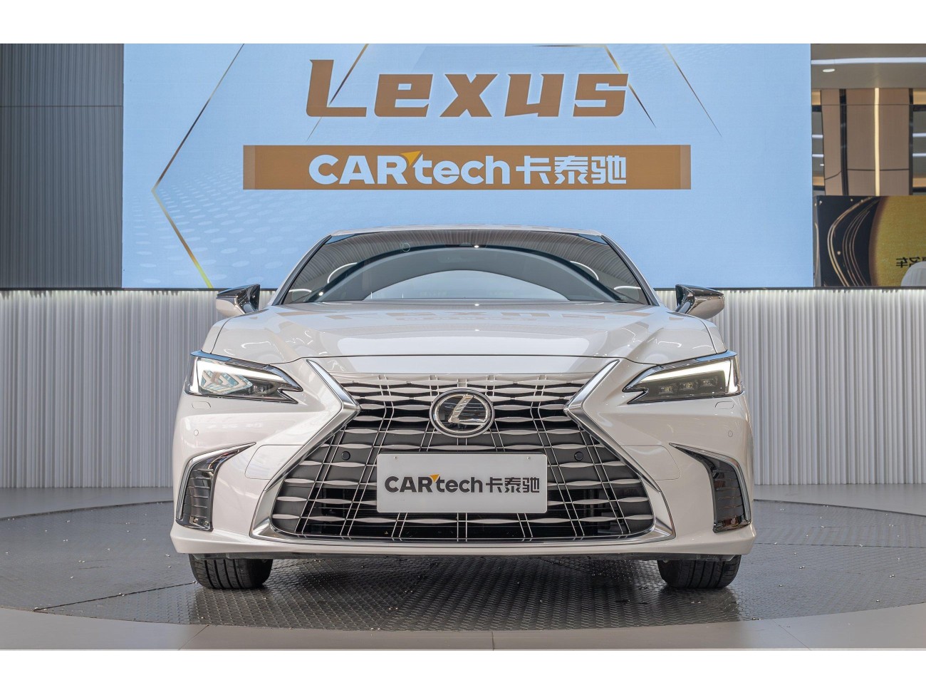 Lexus ES 200 2025