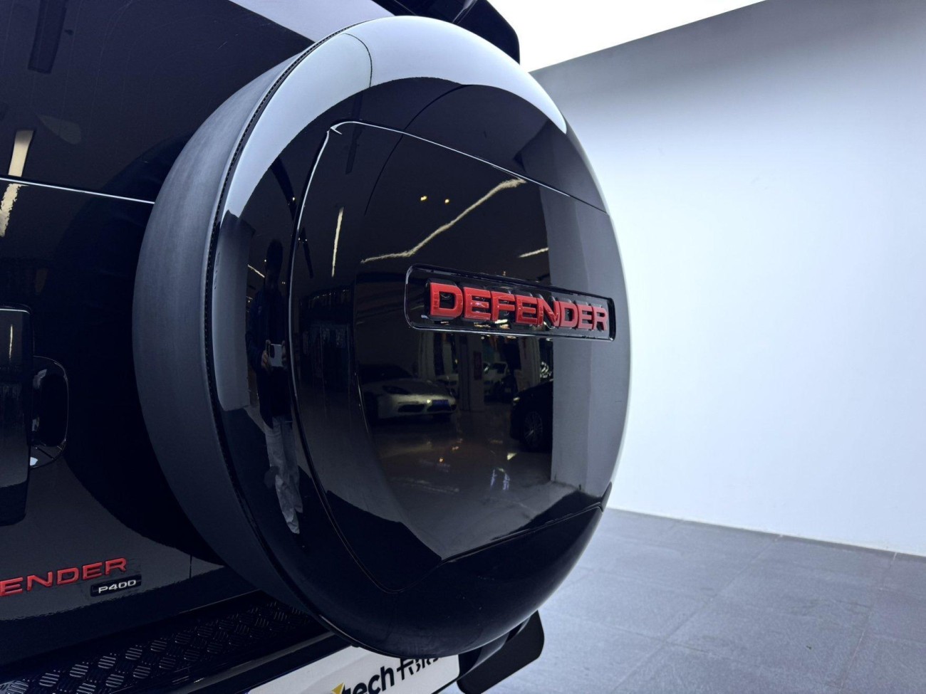 Land Rover Defender 2023