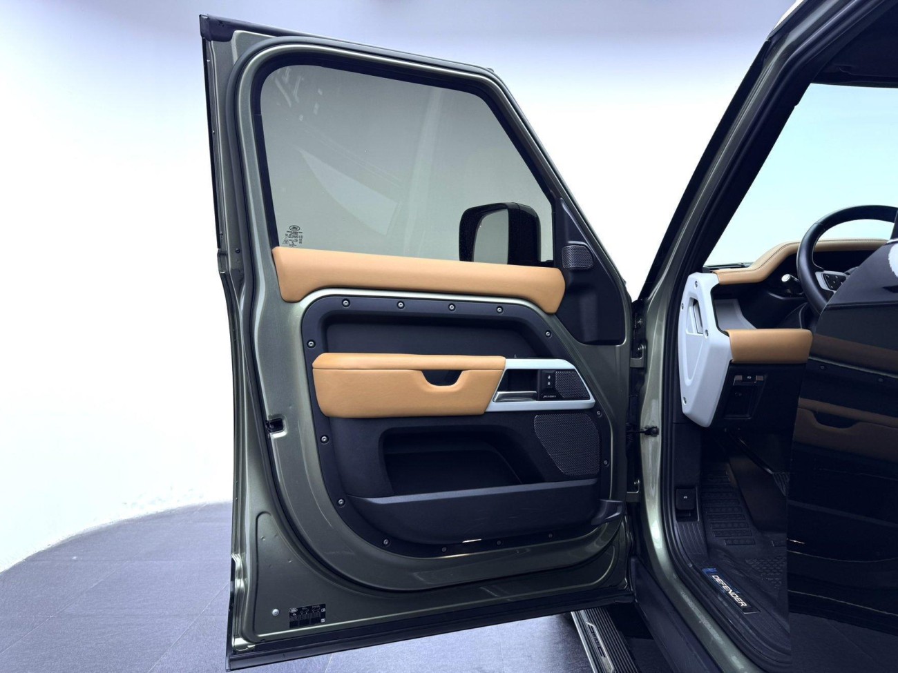 Land Rover Defender 2023