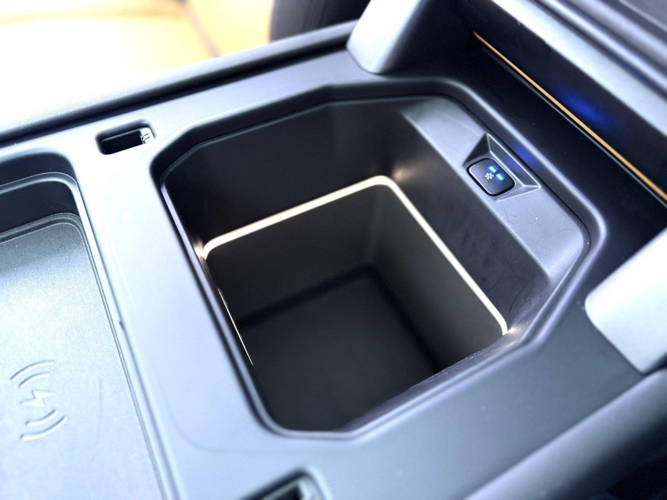 Land Rover Defender 2023