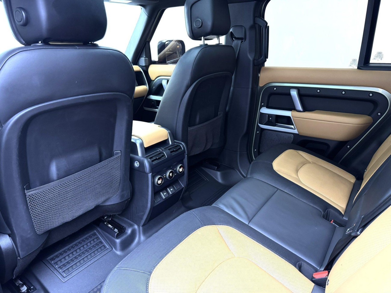 Land Rover Defender 2023