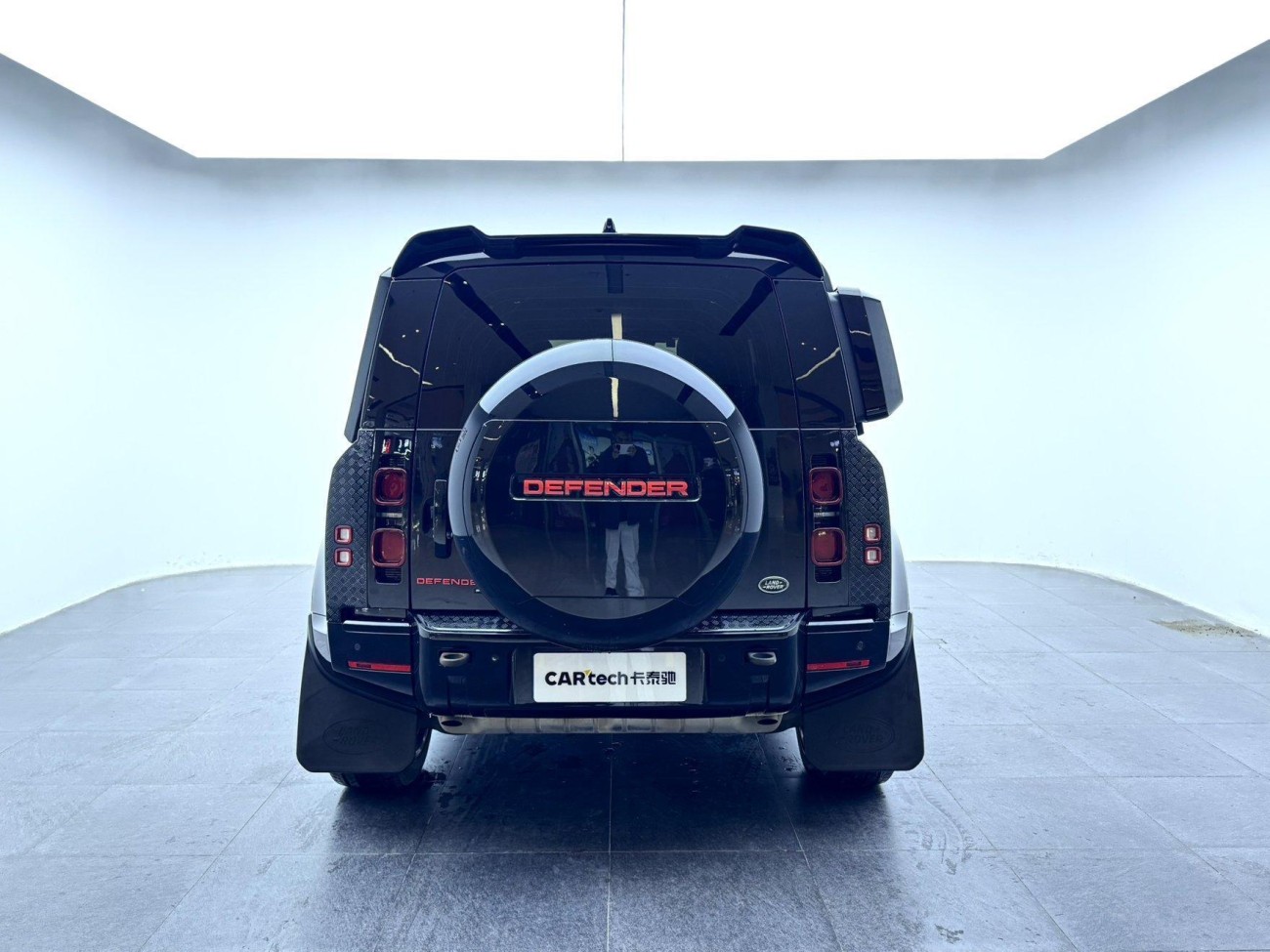 Land Rover Defender 2023