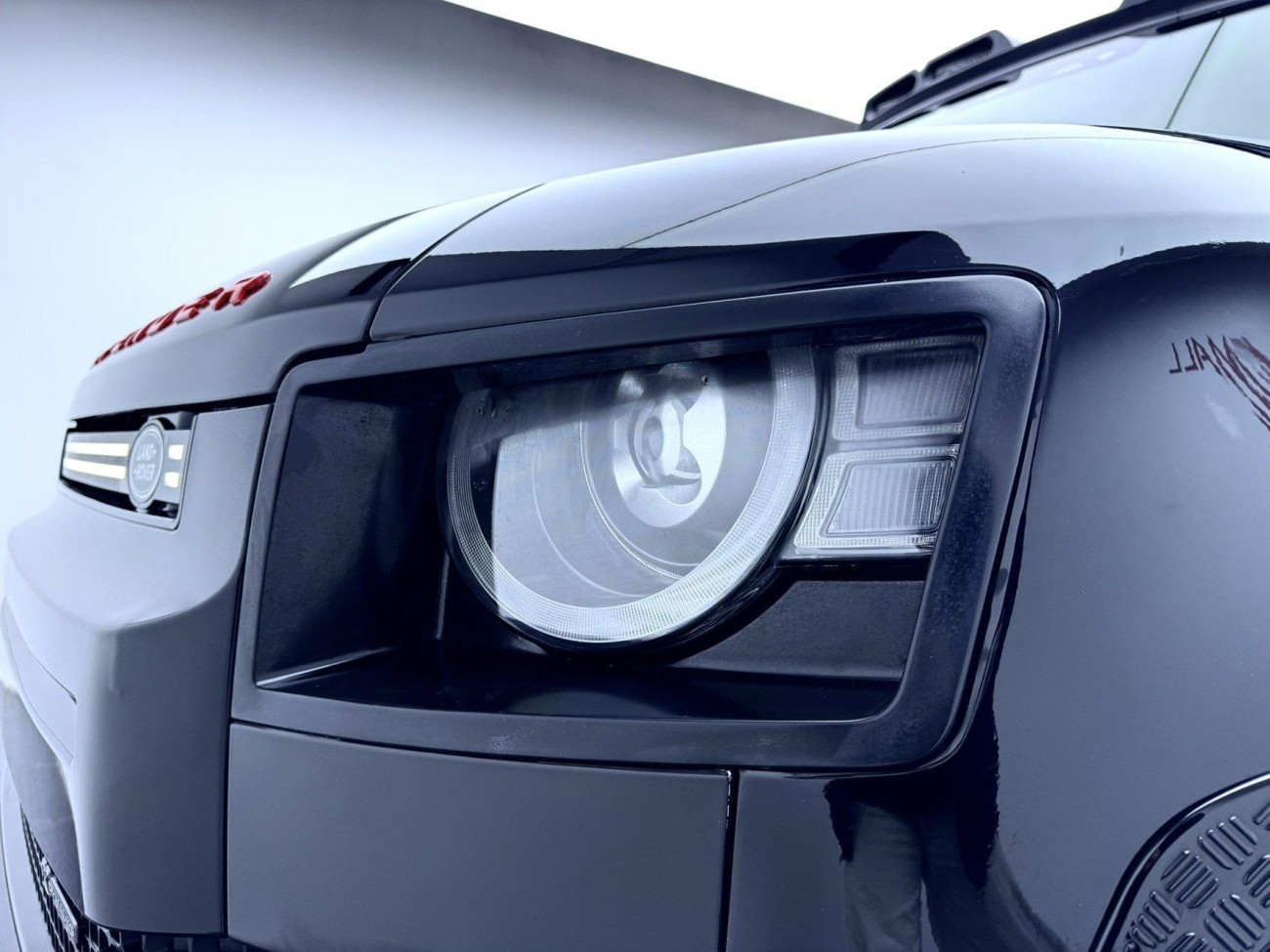 Land Rover Defender 2023