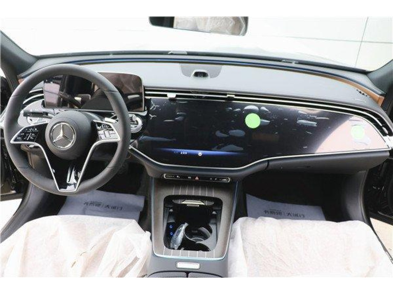 Mercedes-Benz E 300 L 2026