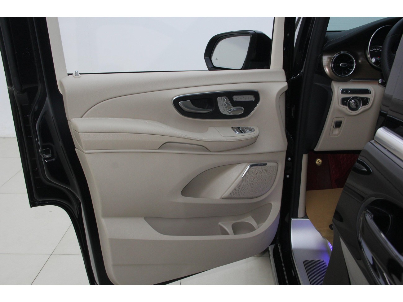 Mercedes-Benz V 2023