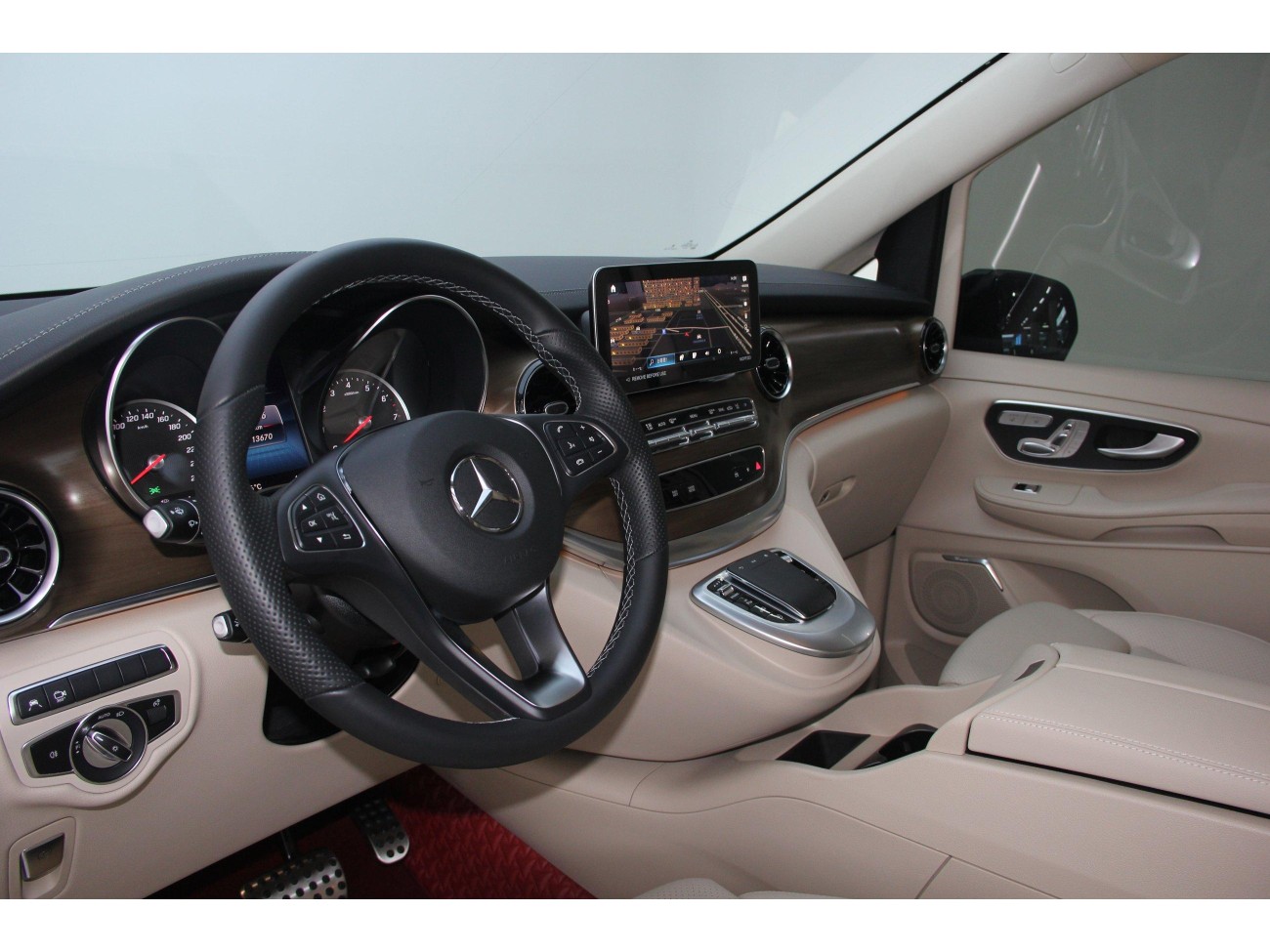 Mercedes-Benz V 2023