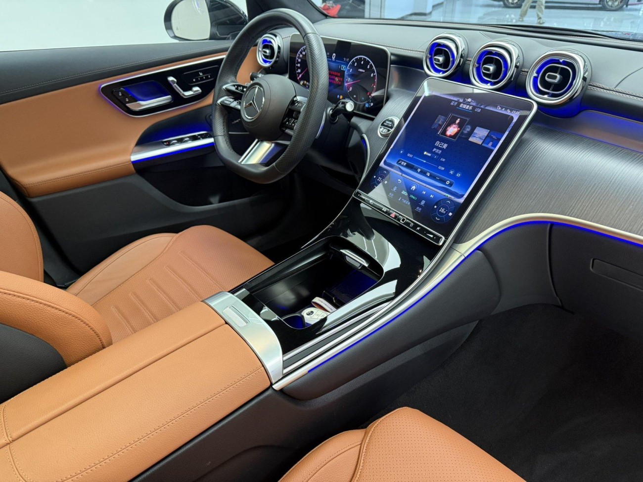 Mercedes-Benz GLC 260 L 2024