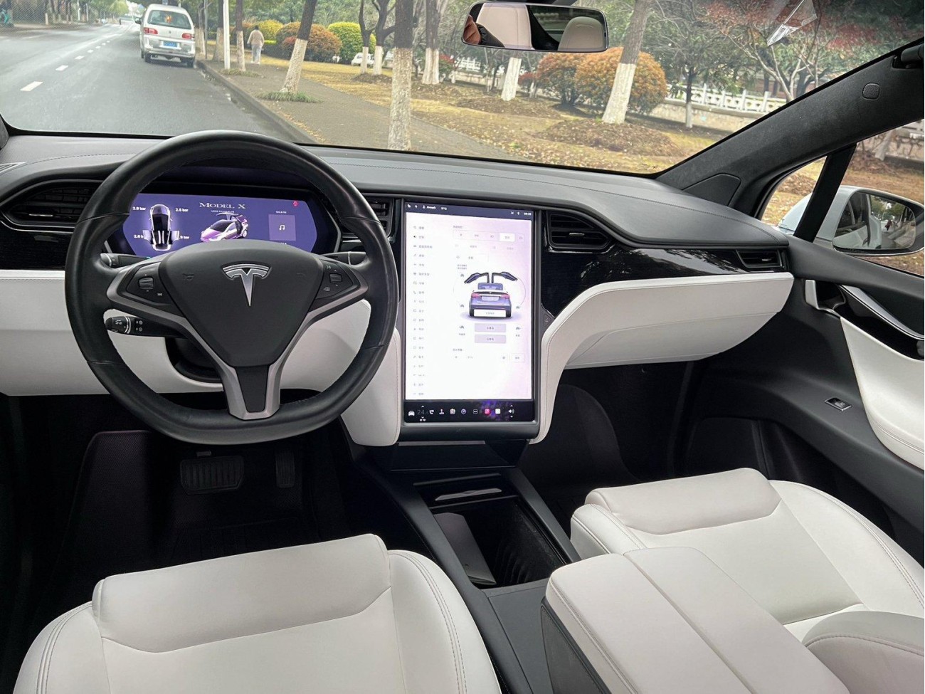 Tesla Model X 2021