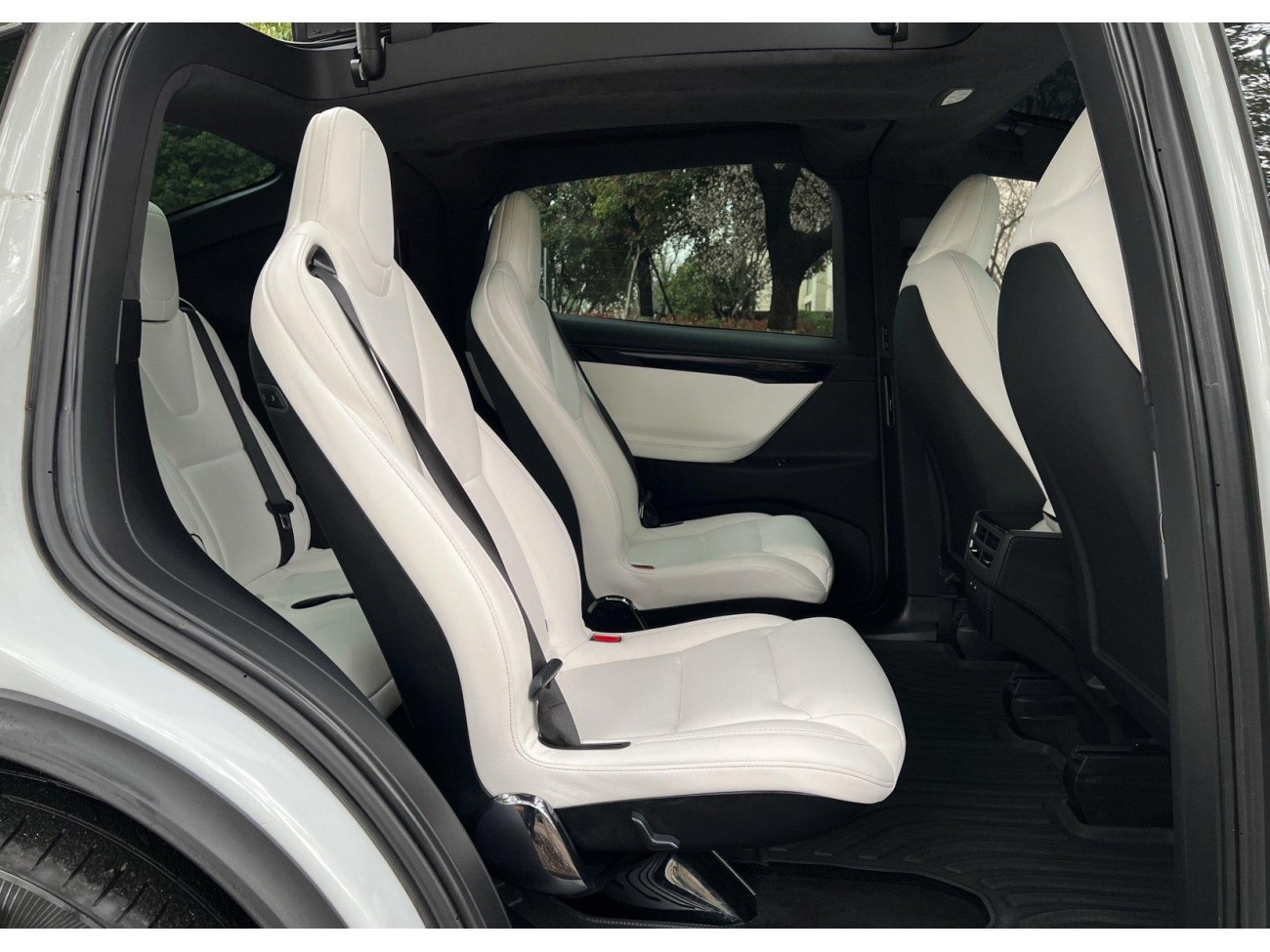 Tesla Model X 2021