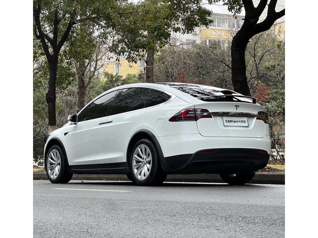 Tesla Model X 2021