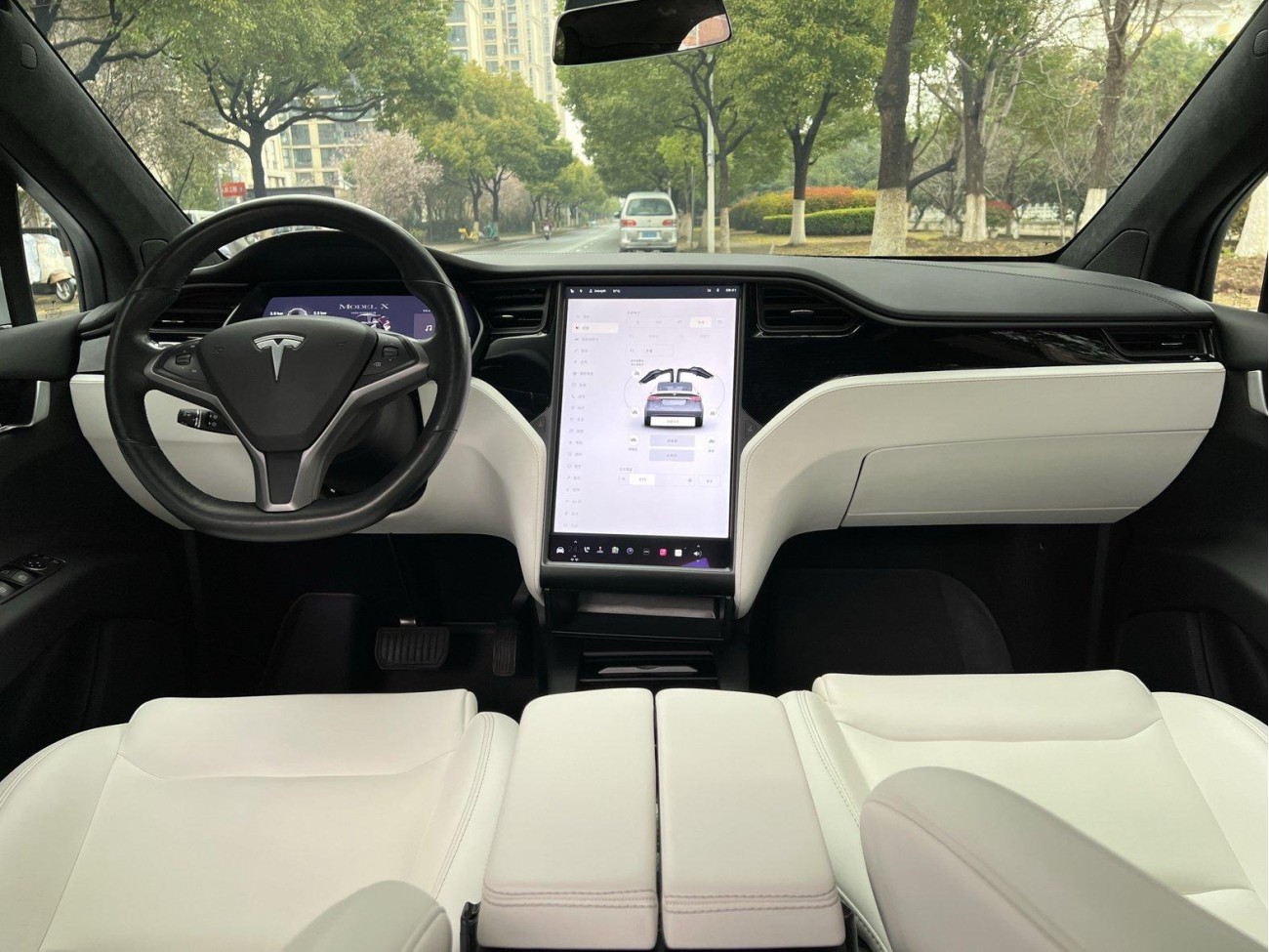 Tesla Model X 2021
