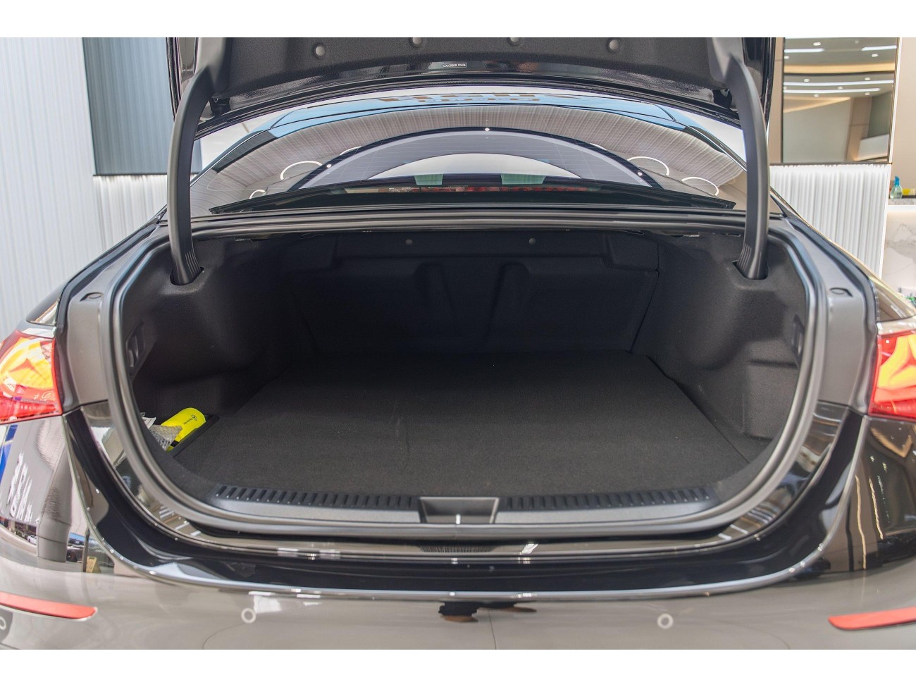 Mercedes-Benz E 350 e 2025