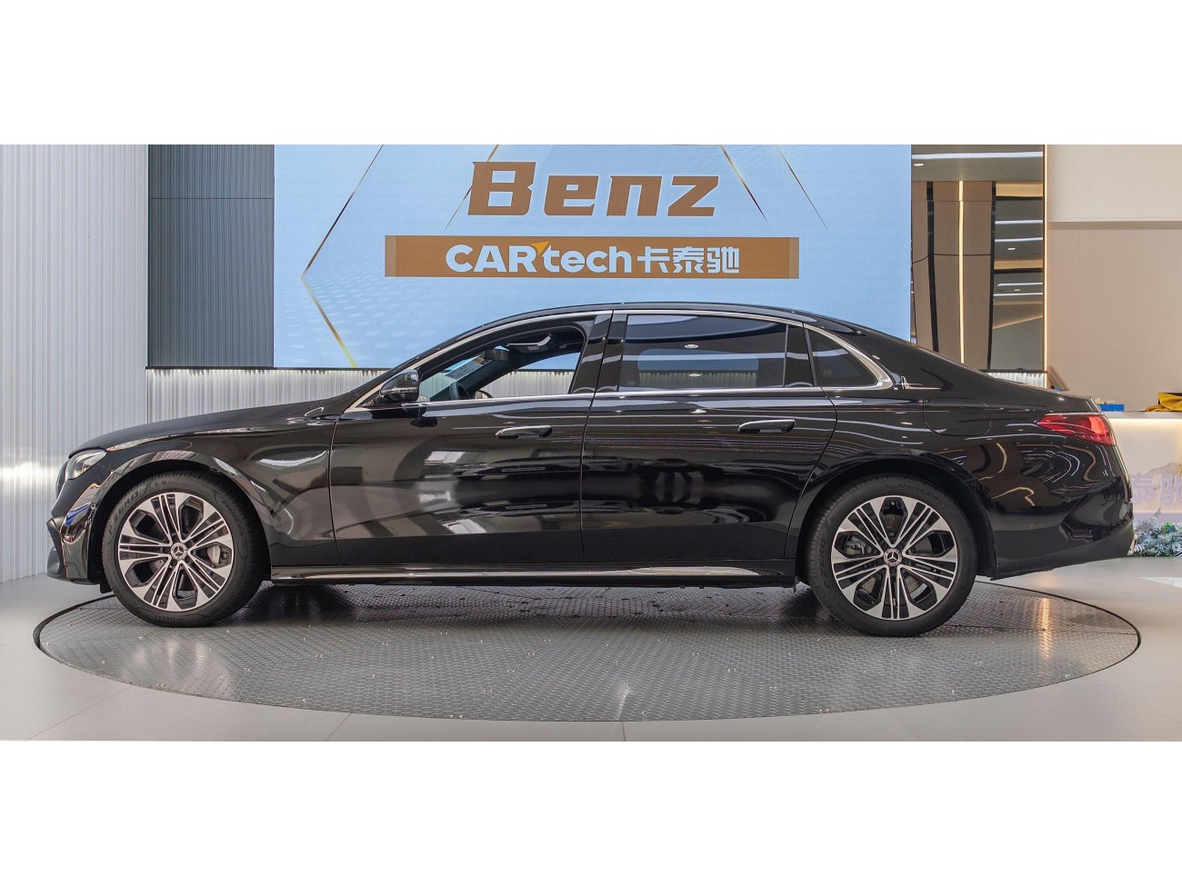 Mercedes-Benz E 350 e 2025