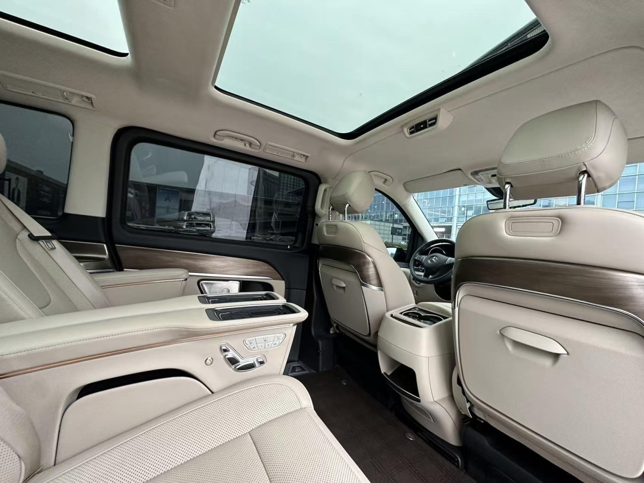 Mercedes-Benz V 2023