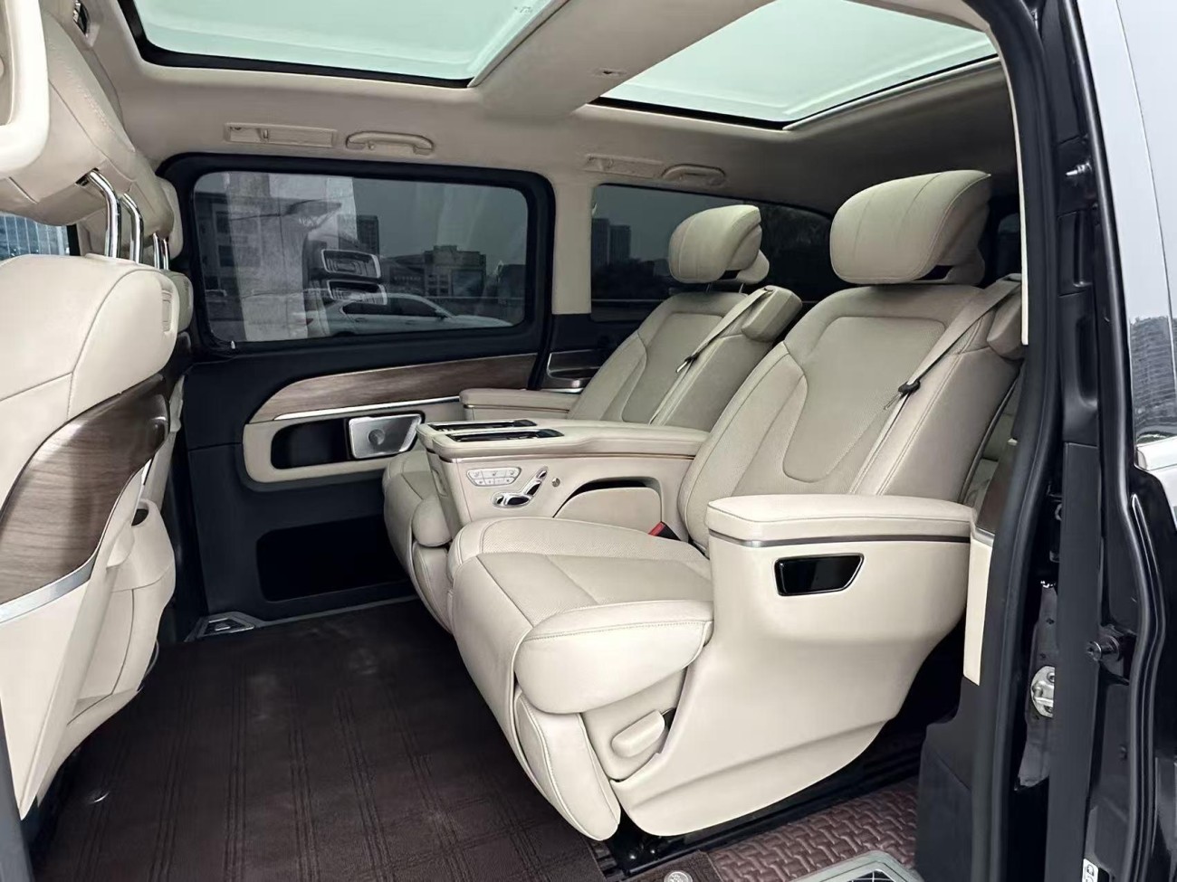 Mercedes-Benz V 2023