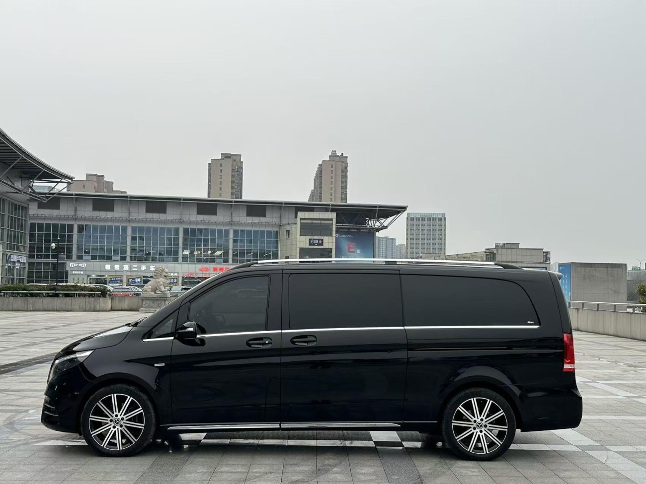 Mercedes-Benz V 2023