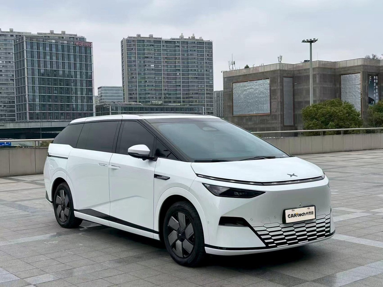 Xpeng X9 2025