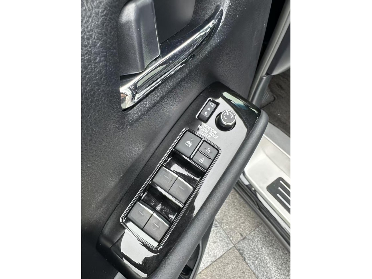 Toyota Vellfire 2023