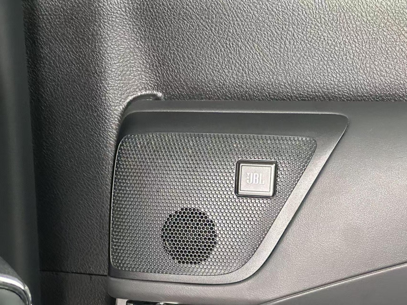 Toyota Vellfire 2023