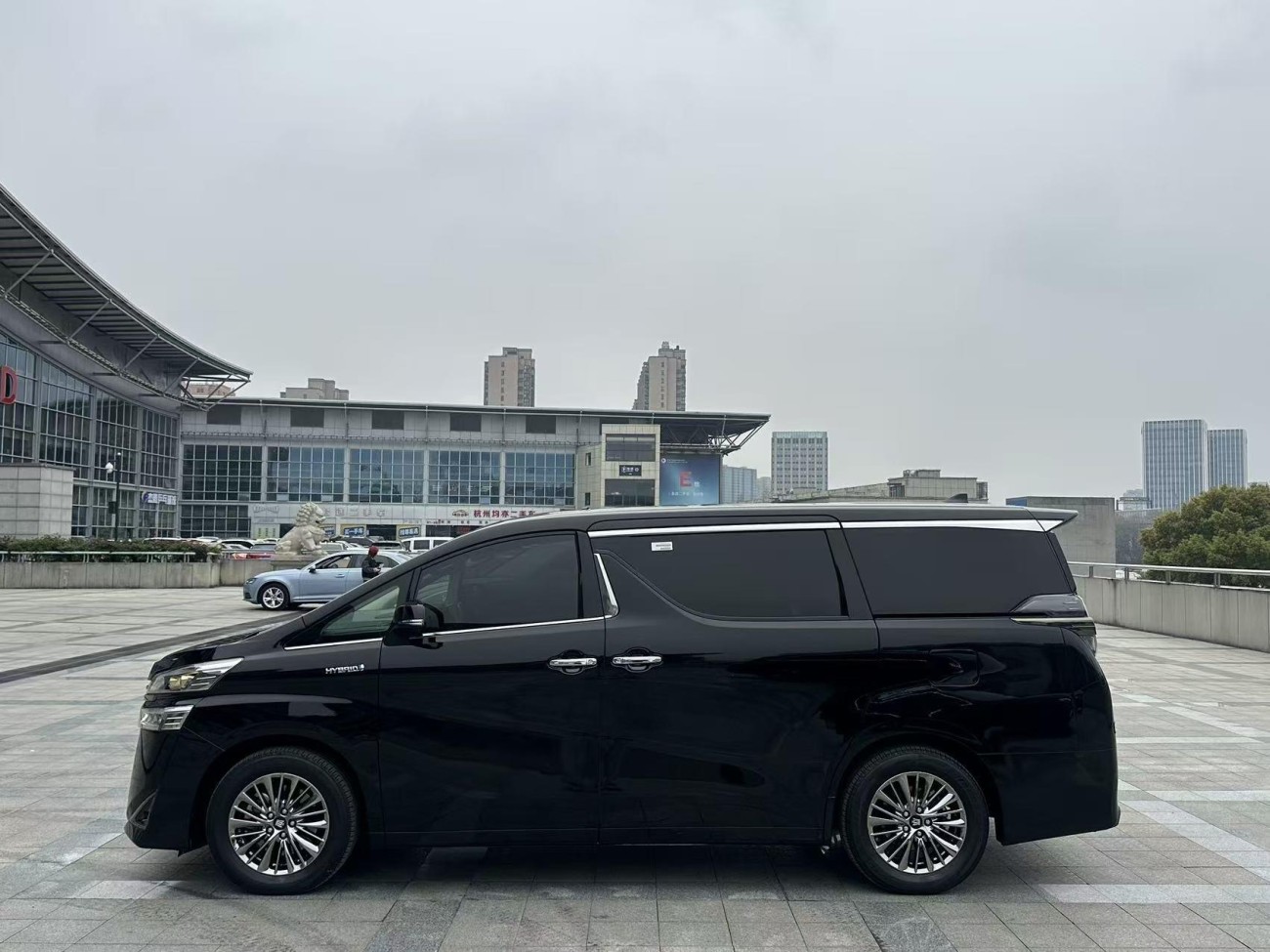 Toyota Vellfire 2023