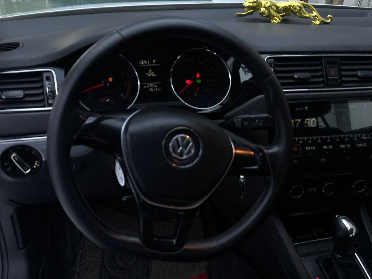 Volkswagen Sagitar 2016