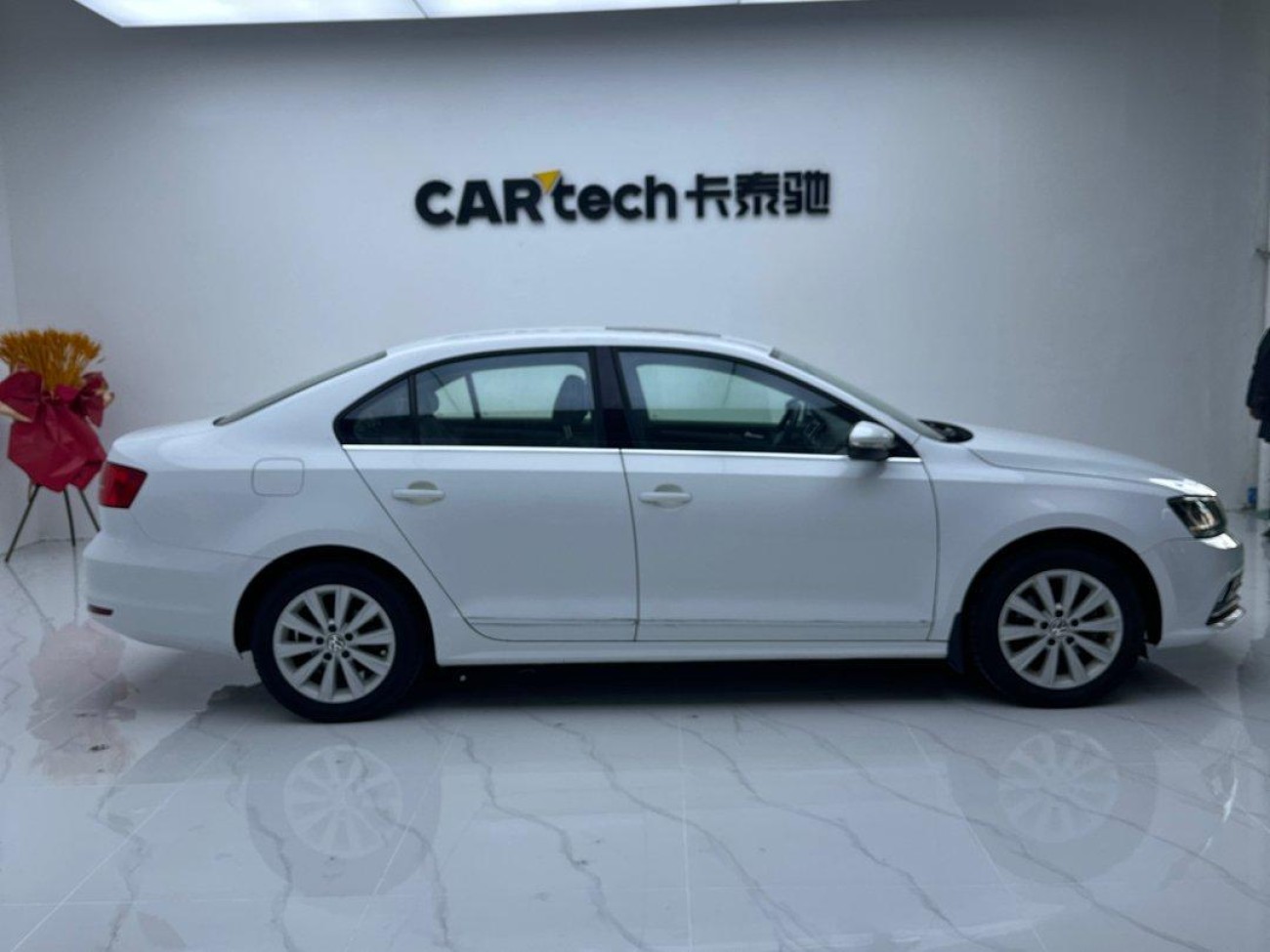 Volkswagen Sagitar 2016