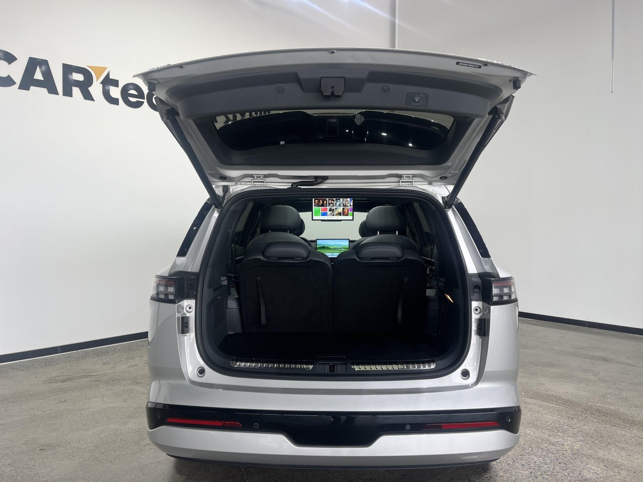 Dongfeng eπ008 2024